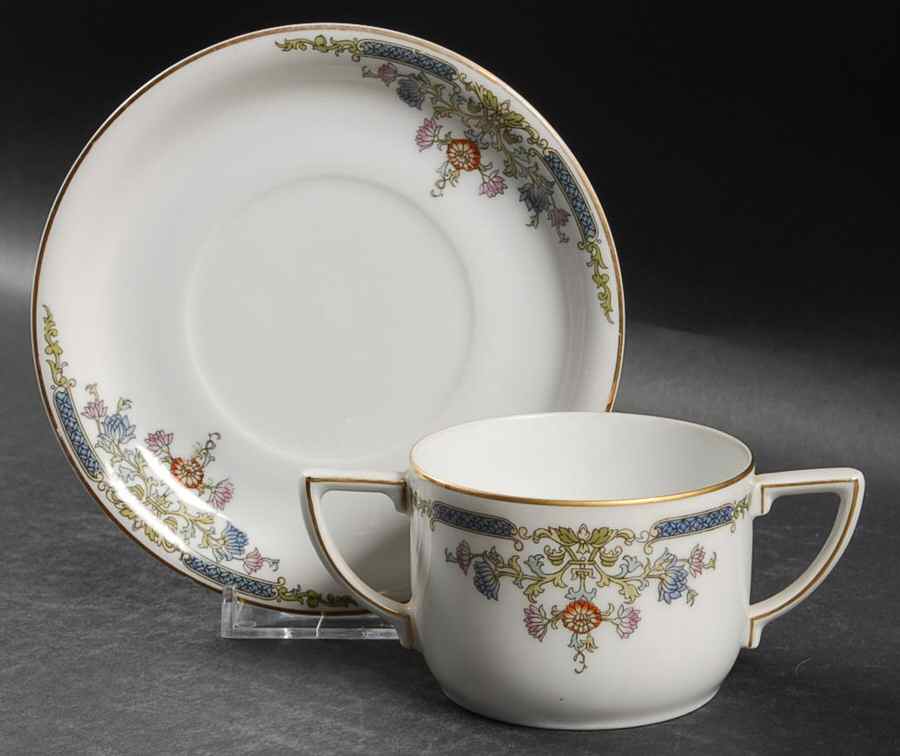 HUT6 Flat Bouillon Cup & Saucer by Hutschenreuther-1