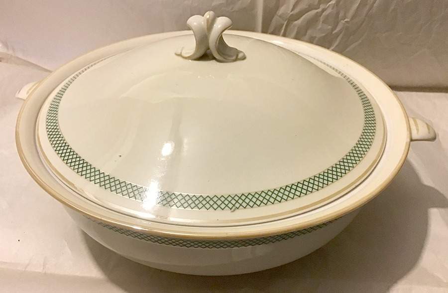 HUT74 Round Covered Vegetable by Hutschenreuther-1