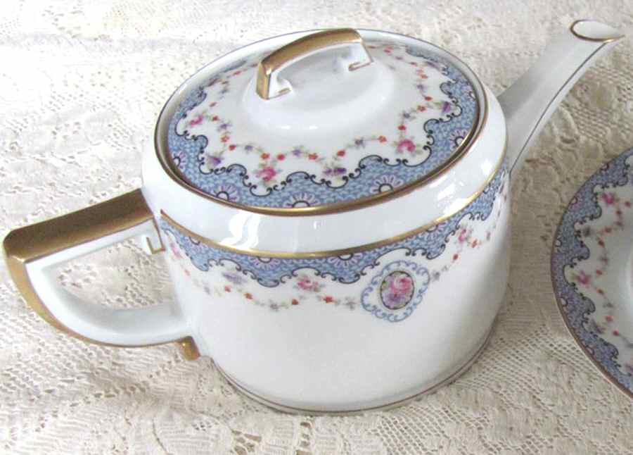 HUT96 Teapot & Lid by Hutschenreuther-1