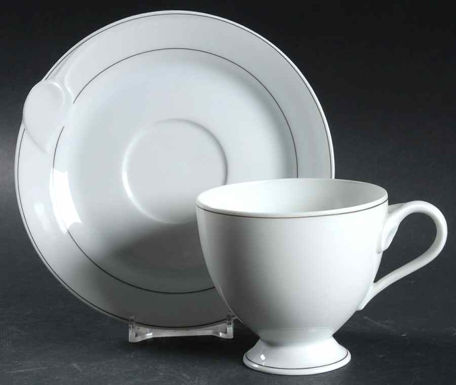 Jeunesse Footed Cup & Saucer Set by Hutschenreuther-1