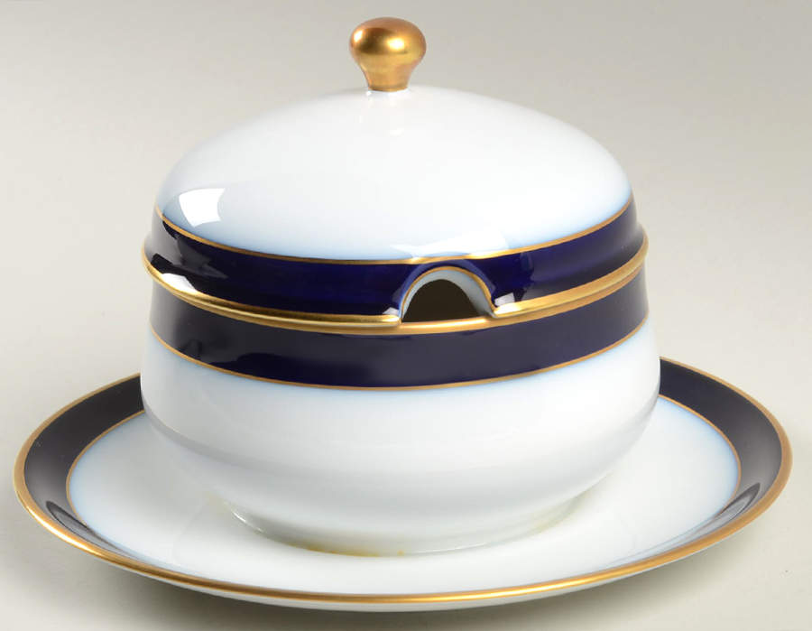 Kobalt (Coupe, Olivia Shape) Round Gravy Boat with Attached Underplate & Lid by Hutschenreuther-1