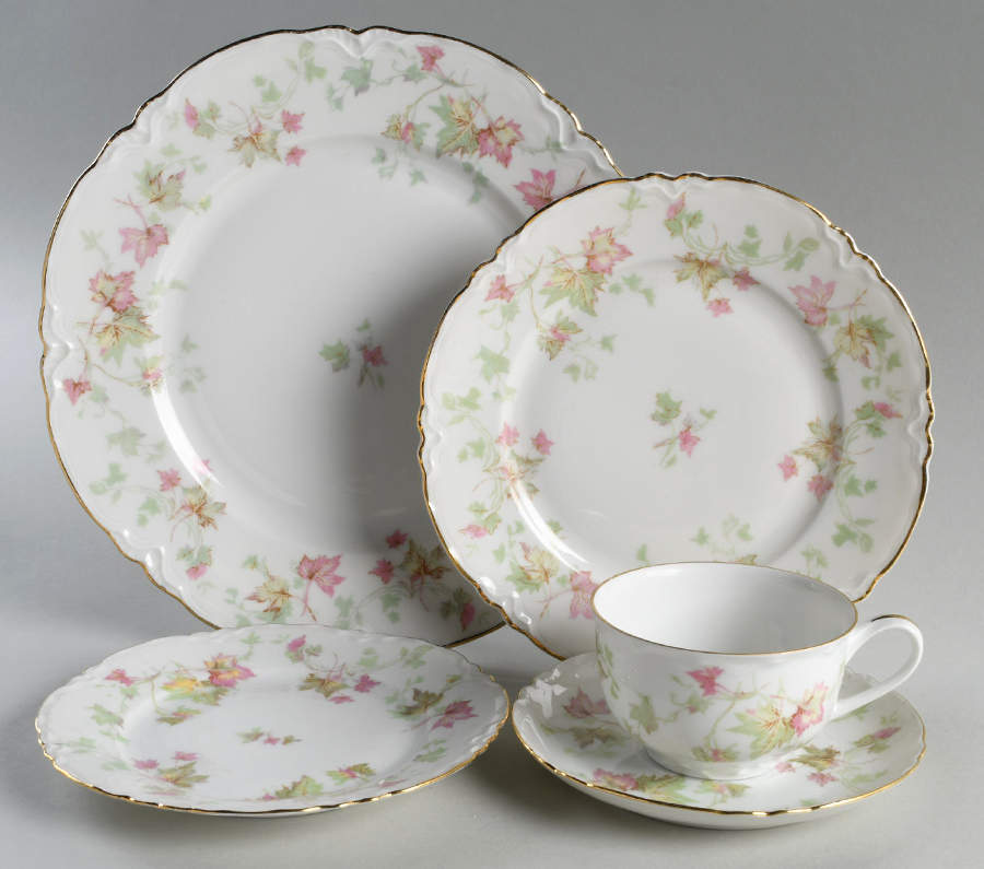 Maple Leaf (Scalloped) 40 Piece Estate Set by Hutschenreuther-1