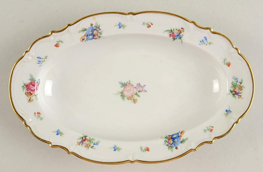 Mayfair (White, 7619) 10" Oval Serving Platter by Hutschenreuther-1