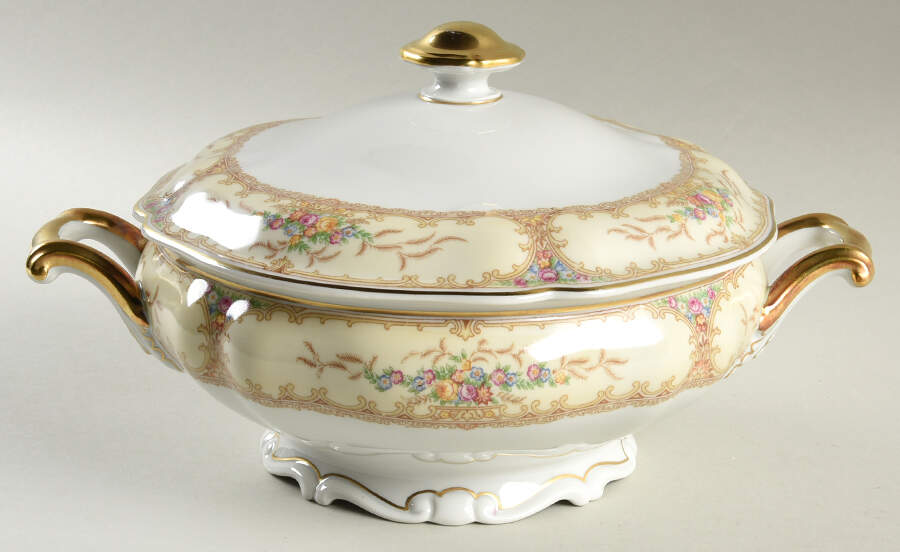 The Meadowbrook Round Covered Vegetable by Hutschenreuther-1