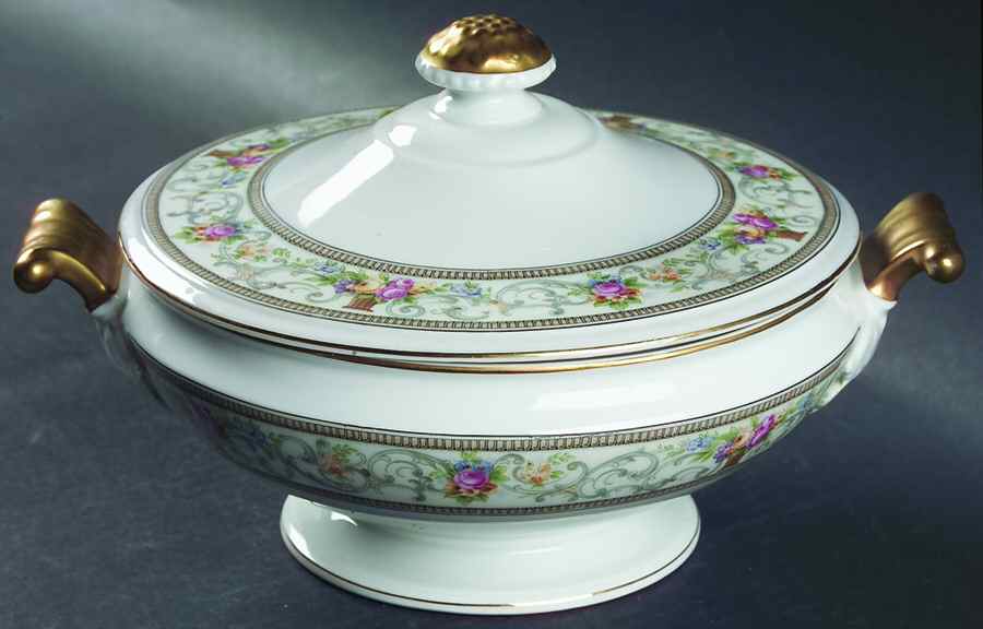The Meriden Round Covered Vegetable by Hutschenreuther-1