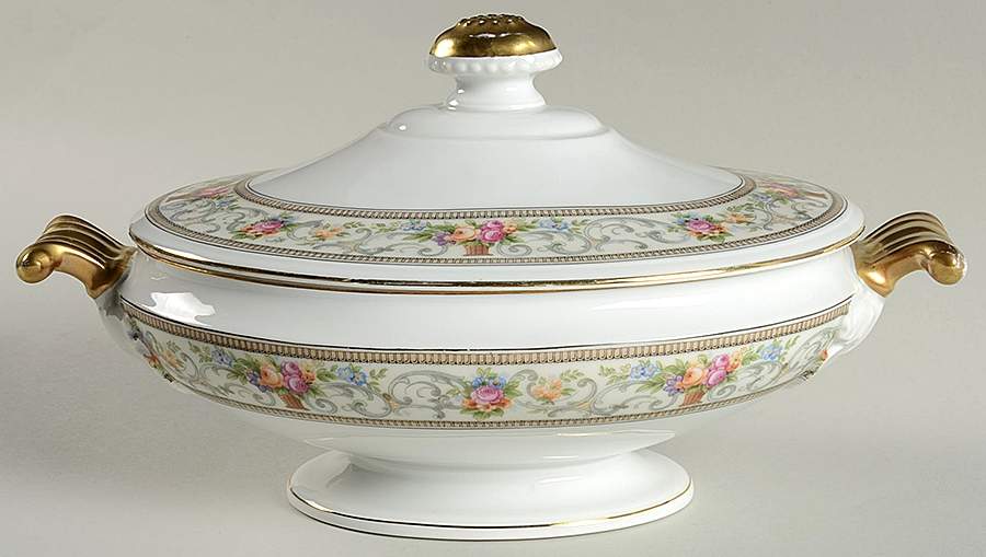 The Meriden Oval Covered Vegetable by Hutschenreuther-1