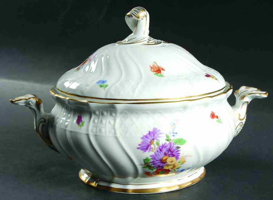Moritzburg Round Covered Vegetable by Hutschenreuther-1