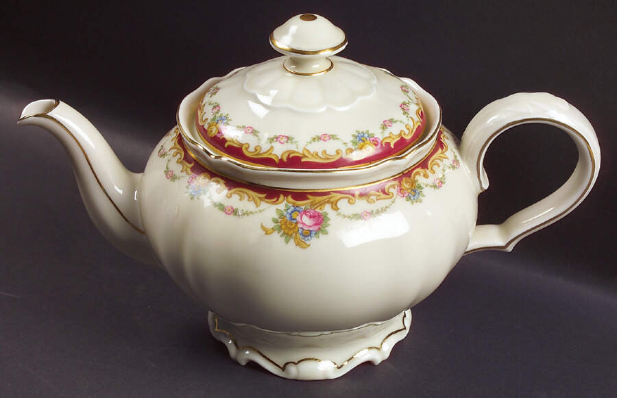 The Nanton Cream Teapot & Lid by Hutschenreuther-1