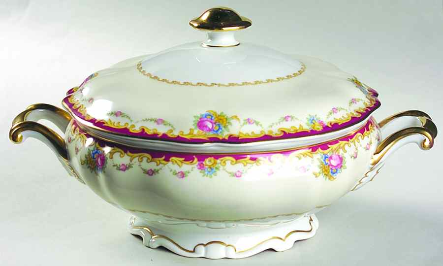 The Nanton White with Goldscroll Round Covered Vegetable by Hutschenreuther-1