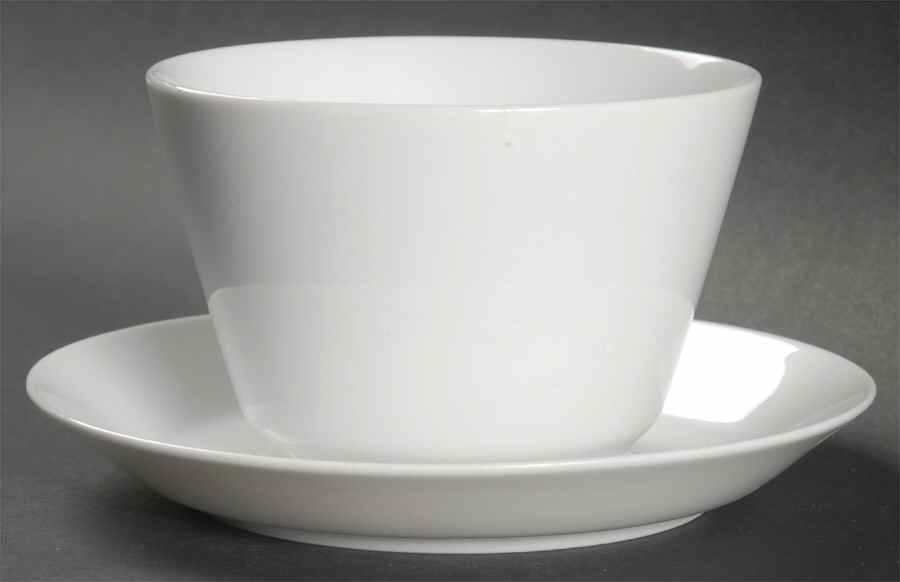 Noblesse Gravy Boat with Attached Underplate by Hutschenreuther-1