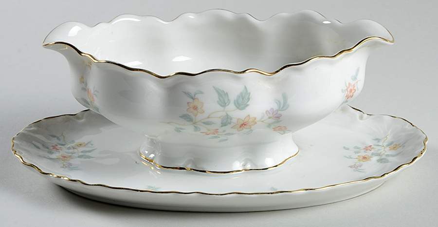 The Old Charleston Gravy Boat with Attached Underplate by Hutschenreuther-1