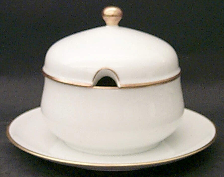 Olivia Gold White (Coupe) Round Gravy Boat with Attached Underplate & Lid by Hutschenreuther-1