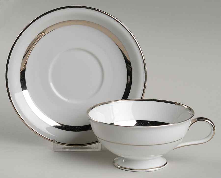 Pilgrim Footed Cup & Saucer Set by Hutschenreuther-1