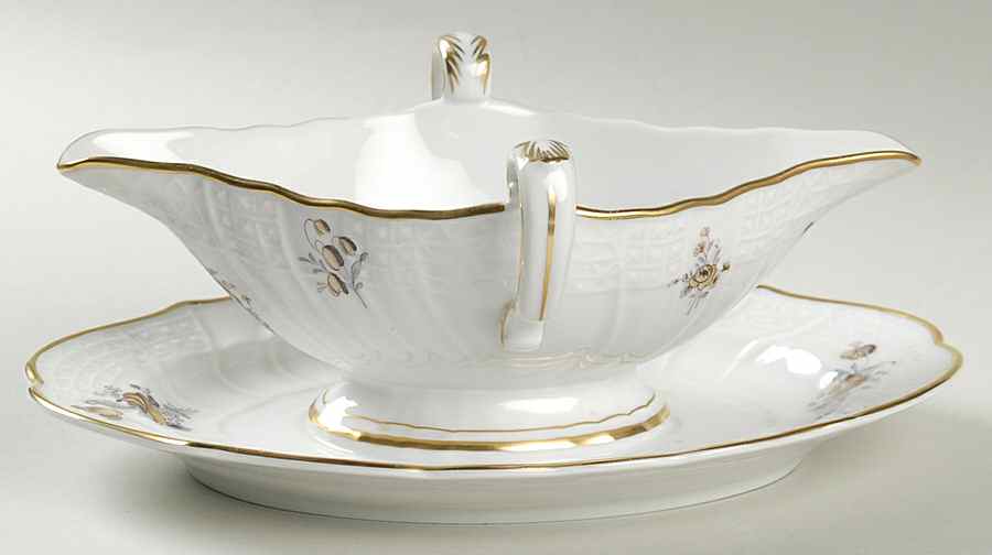 Saxony Gravy Boat with Attached Underplate by Hutschenreuther-1