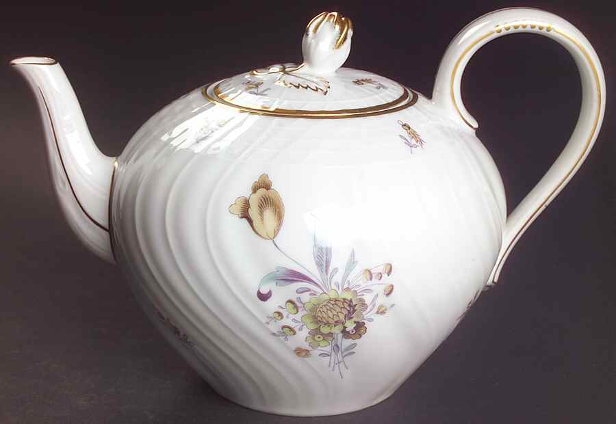 Saxony Teapot & Lid by Hutschenreuther-1