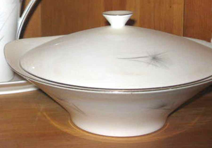 Sea Isle (Coupe, Platinum) Round Covered Vegetable by Hutschenreuther-1