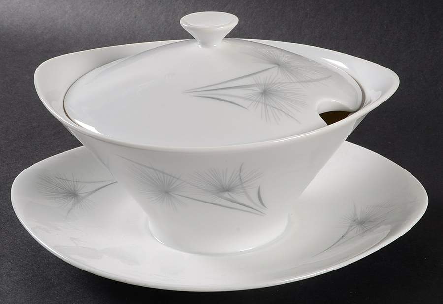 Sea Isle (Coupe, No Trim) Gravy Boat with Attached Underplate by Hutschenreuther-1