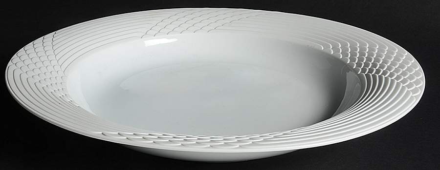 Seta Deep Round Platter by Hutschenreuther-1