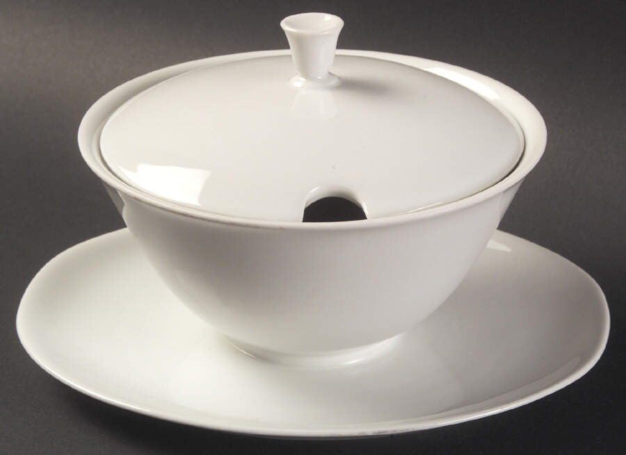 Sissi Gravy Boat w/Attached Underplate & Lid by Hutschenreuther-1