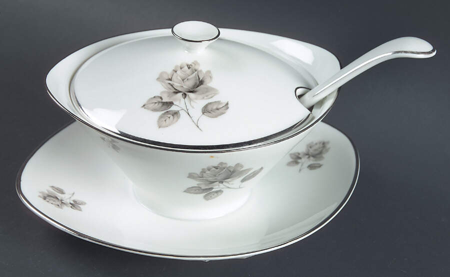 Sophisticate Gravy Boat w/Attached Underplate & Lid by Hutschenreuther-1