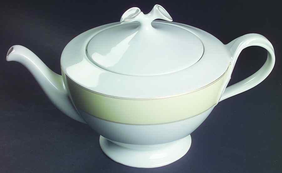 St. Germain Teapot & Lid by Hutschenreuther-1