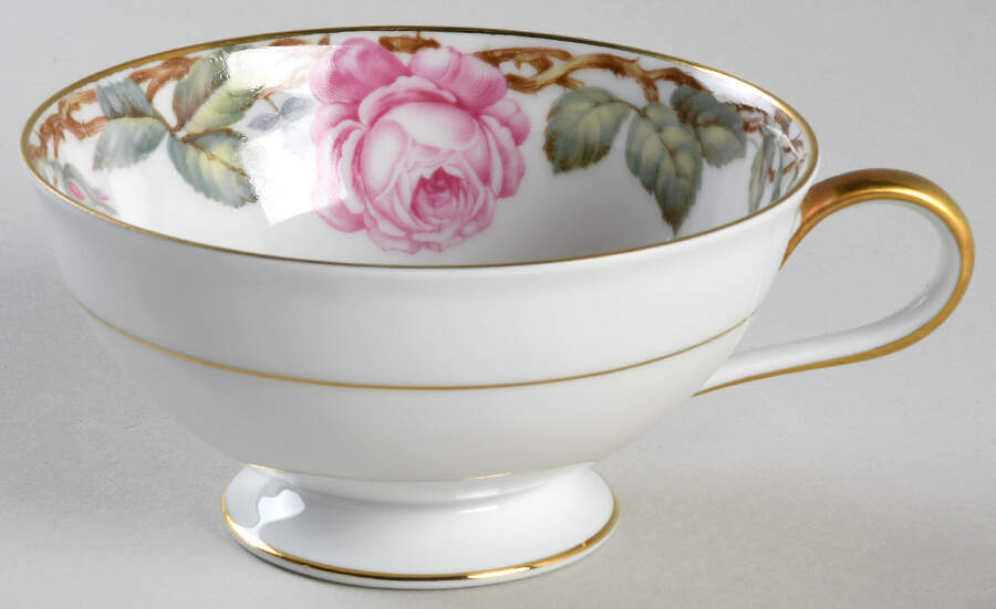 The Wakefield Footed Cup by Hutschenreuther-1