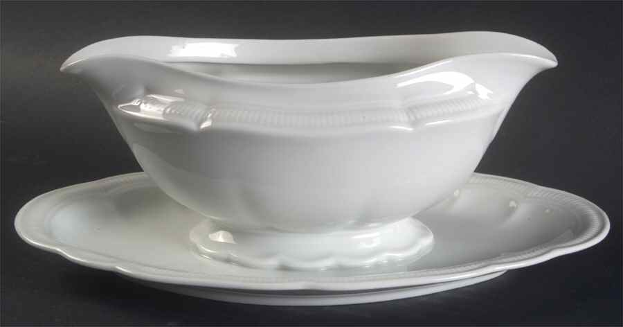Weimar White Gravy Boat with Attached Underplate by Hutschenreuther-1