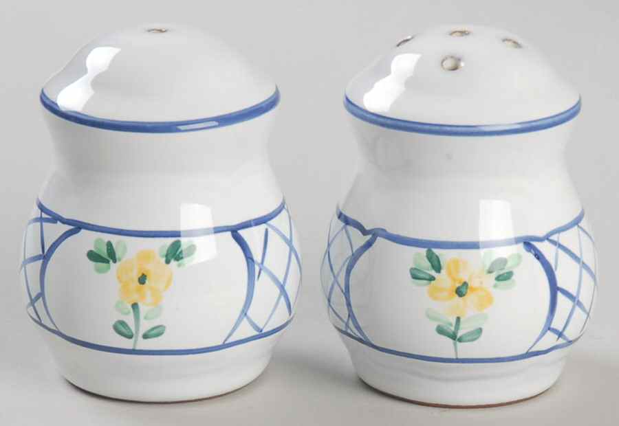 Lattice Hill Salt & Pepper Set by Herend Village-1