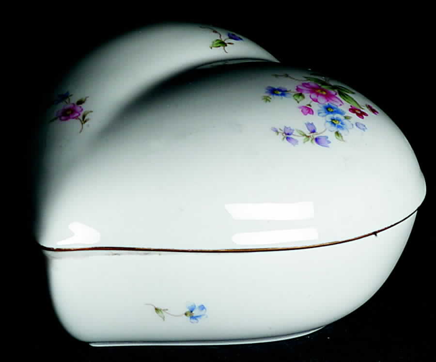 Romance Heart Shape Box & Lid by Home Beautiful-1