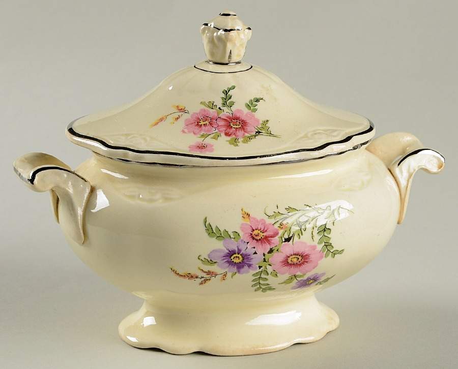 VR175 Sugar Bowl & Lid by Homer Laughlin -1