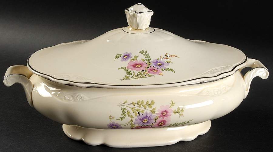 VR175 Oval Covered Vegetable by Homer Laughlin -1