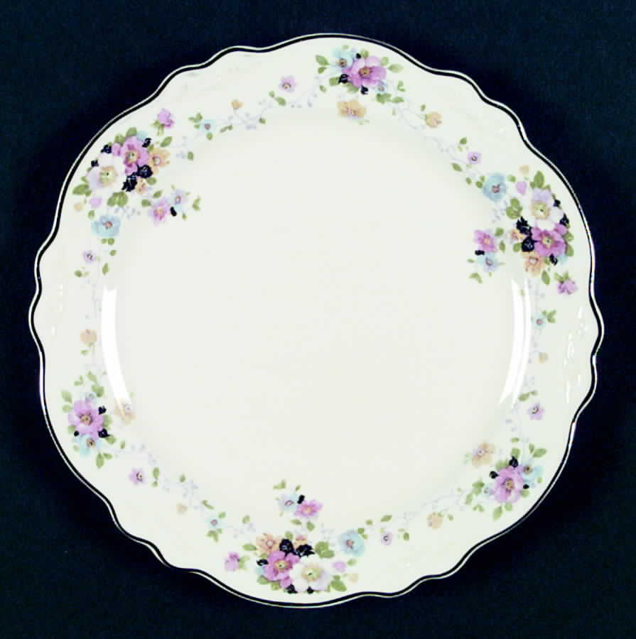 Garden Ring Dinner Plate by Homer Laughlin -1
