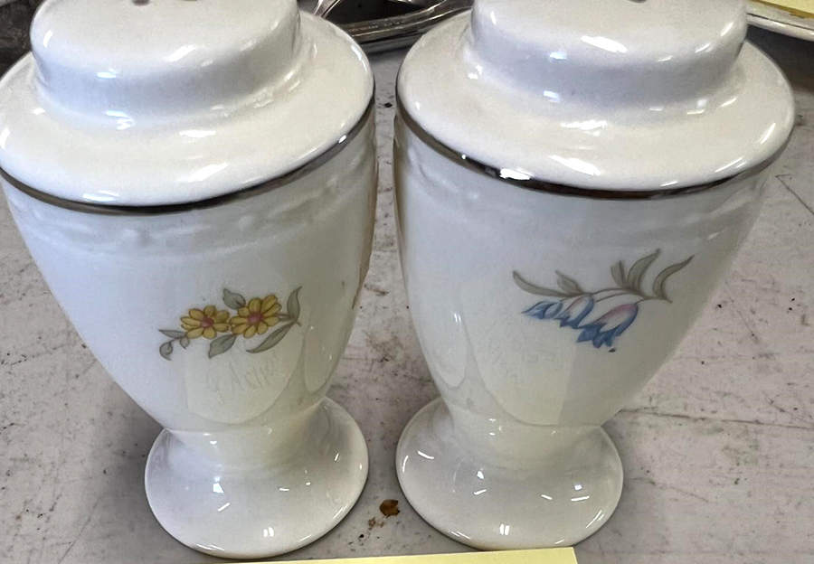 G3453 Salt & Pepper Set by Homer Laughlin -1