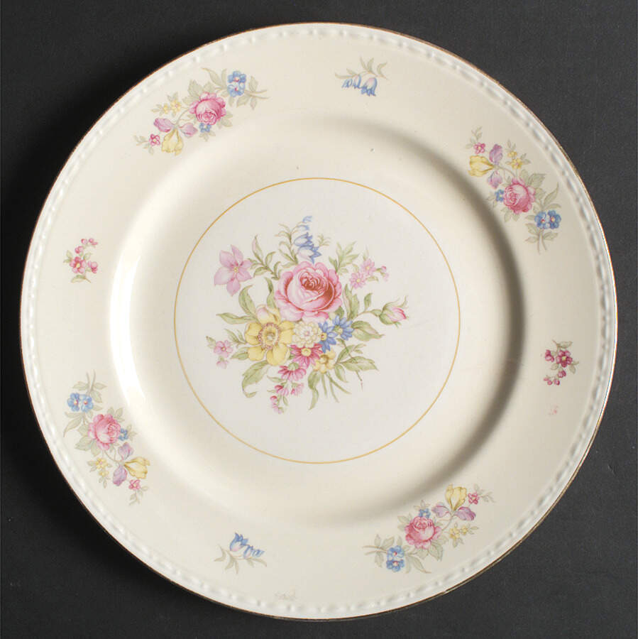 G3453 Dinner Plate by Homer Laughlin -1
