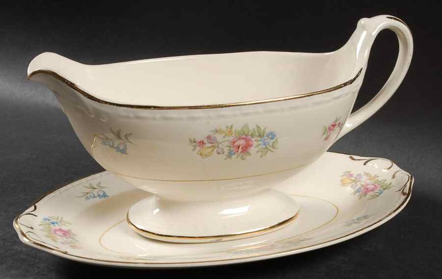 G3453 Gravy Boat & Underplate by Homer Laughlin -1