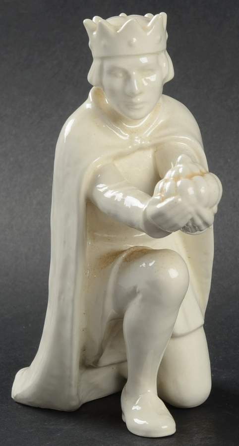 Nativity All White Figures Tm4-King Kneeling On One Knee - Boxed by M.I. Hummel-1
