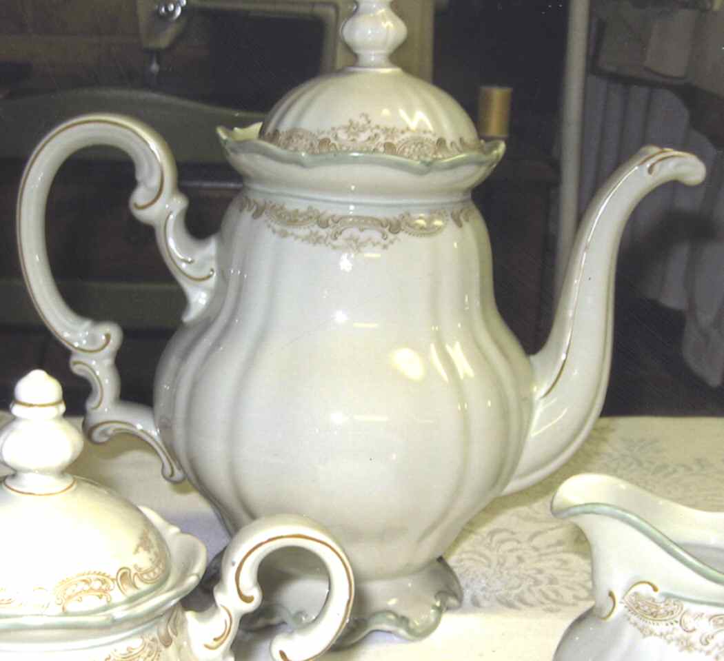 HUT591 Coffee Pot & Lid by Hutschenreuther-1