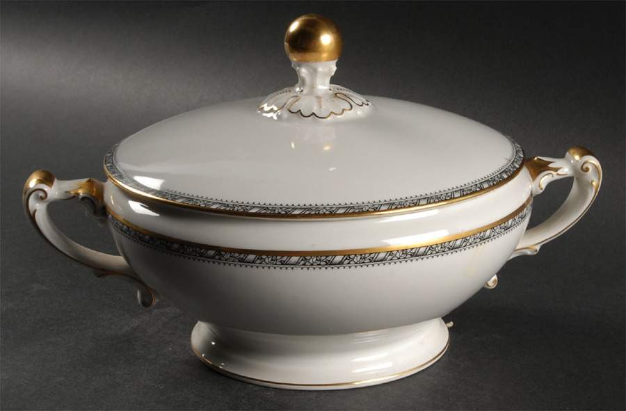 HC508 Round Covered Vegetable by Heinrich - H&C-1