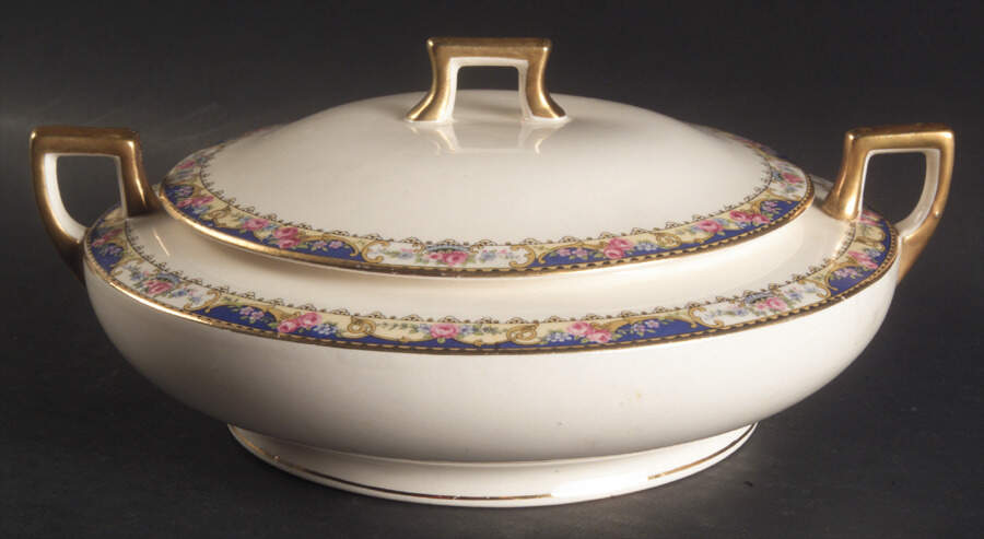 HLC779 Round Covered Vegetable by Homer Laughlin -1