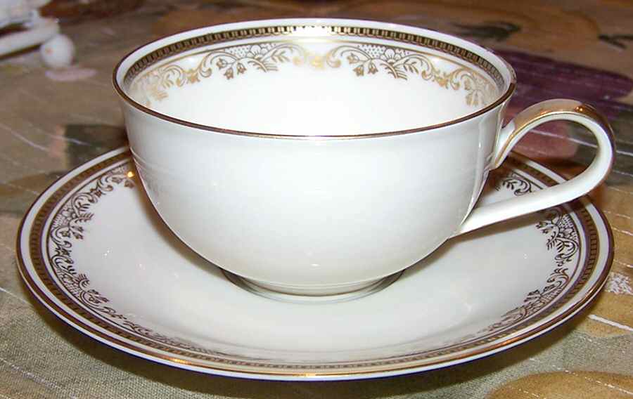 16959 Flat Cup & Saucer Set by Heinrich - H&C-1