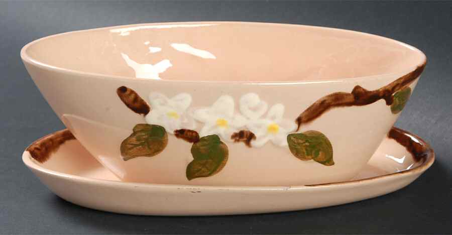 Orange Blossom Gravy Boat with Attached Underplate by Hollywood-1