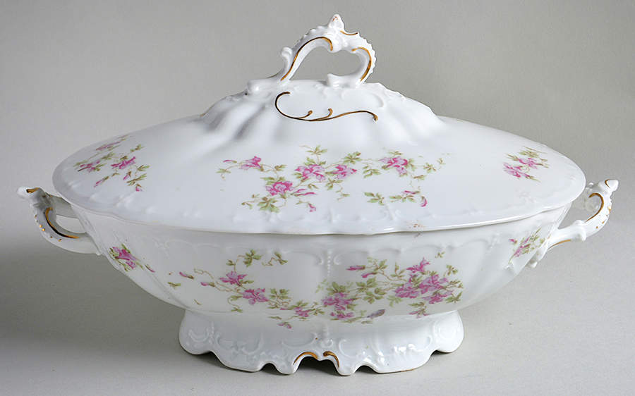 9222 Oval Covered Vegetable by Altrohlau-1