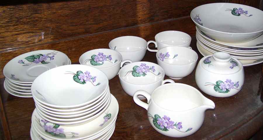 W152 Sugar Bowl & Lid by Homer Laughlin -1
