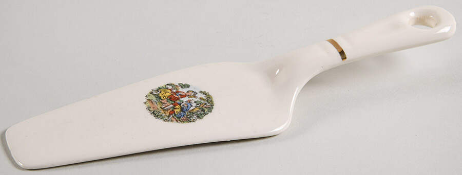 HLC804 Solid Ceramic Pie/Cake Server by Homer Laughlin -1