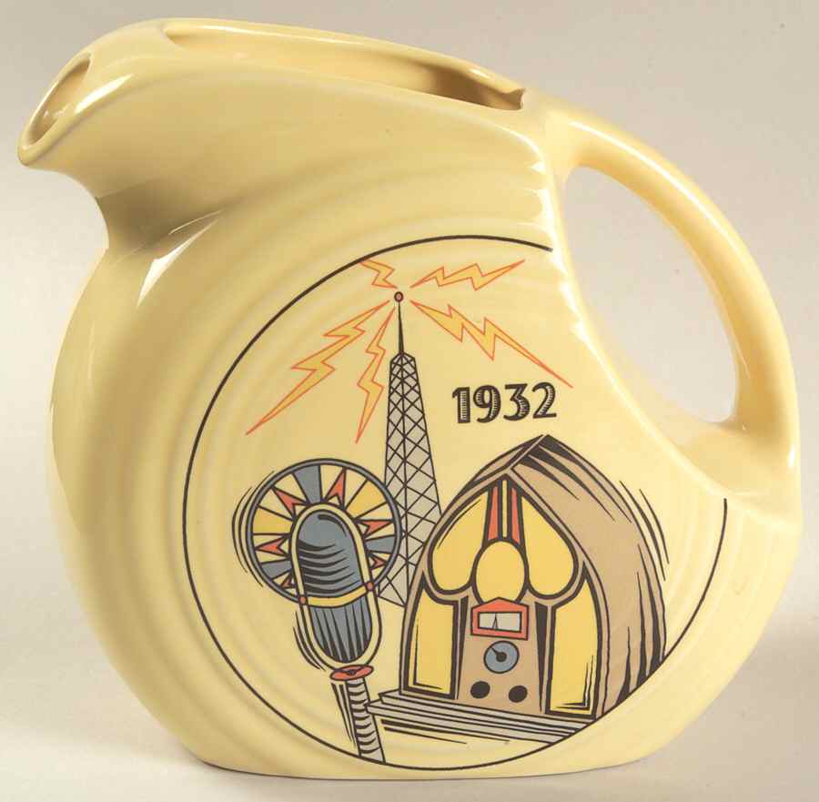 Fiesta Yellow (Intro 1987) 32 Oz Collector Club Pitcher by Homer Laughlin -1