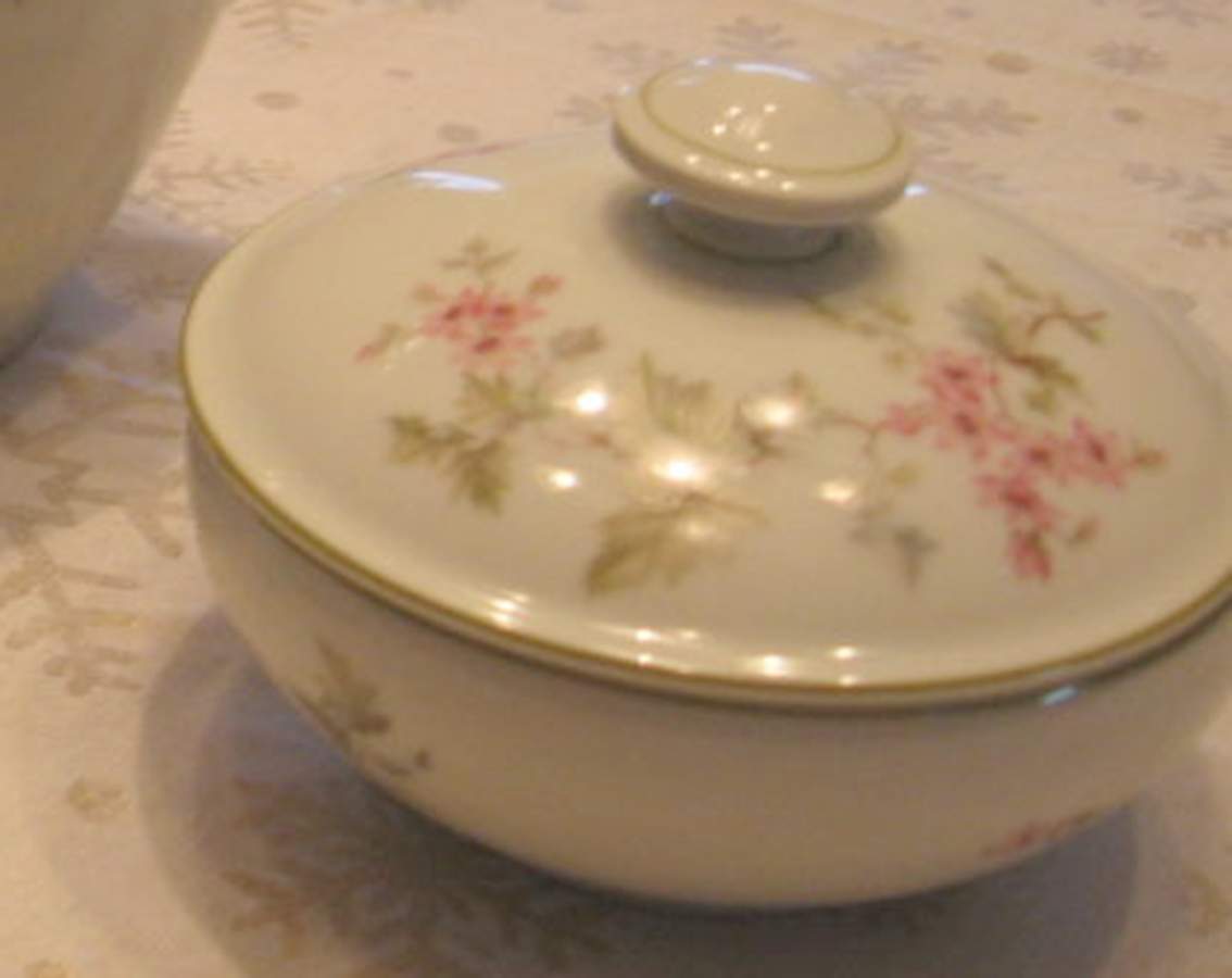 7958 Sugar Bowl & Lid by Hutschenreuther-1