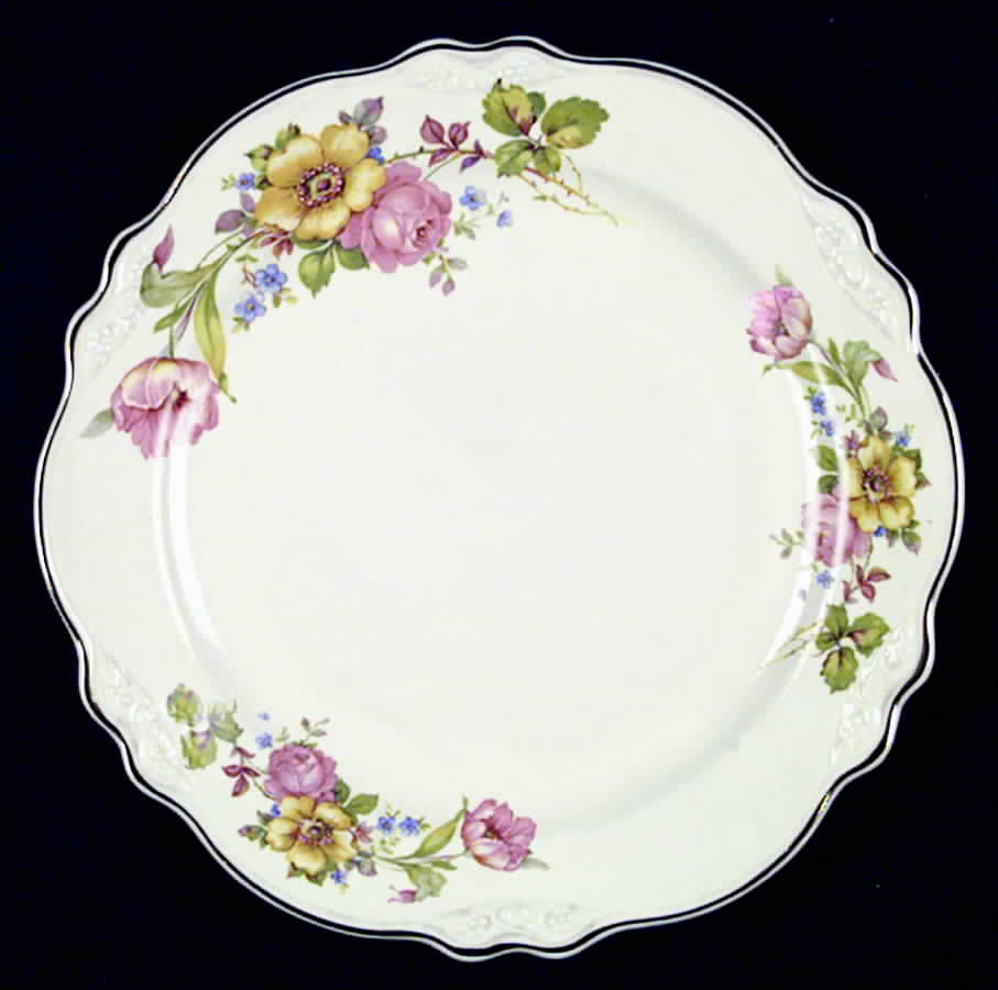 Liza Dinner Plate by Homer Laughlin -1
