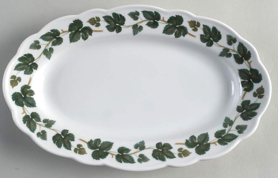 Weinlaub (Maria Teresa) 12" Oval Serving Platter by Hutschenreuther-1
