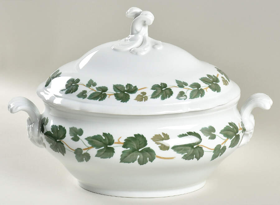 Weinlaub (Maria Teresa) Oval Tureen & Lid by Hutschenreuther-1