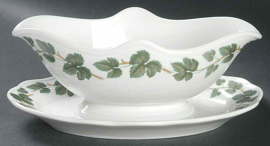 Weinlaub (Maria Teresa) Gravy Boat with Attached Underplate by Hutschenreuther-1